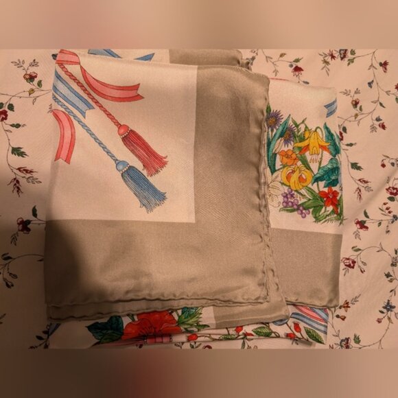 Authentic Gucci Floral V.Accornero Silk Scarf - Picture 7 of 15